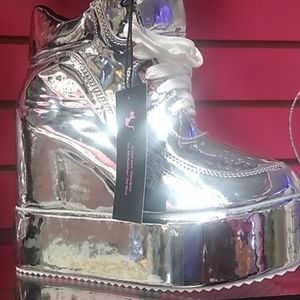 Queen's Silver Platform Sneakers size 38